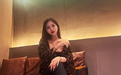 你看你的水喷得到处都是若若